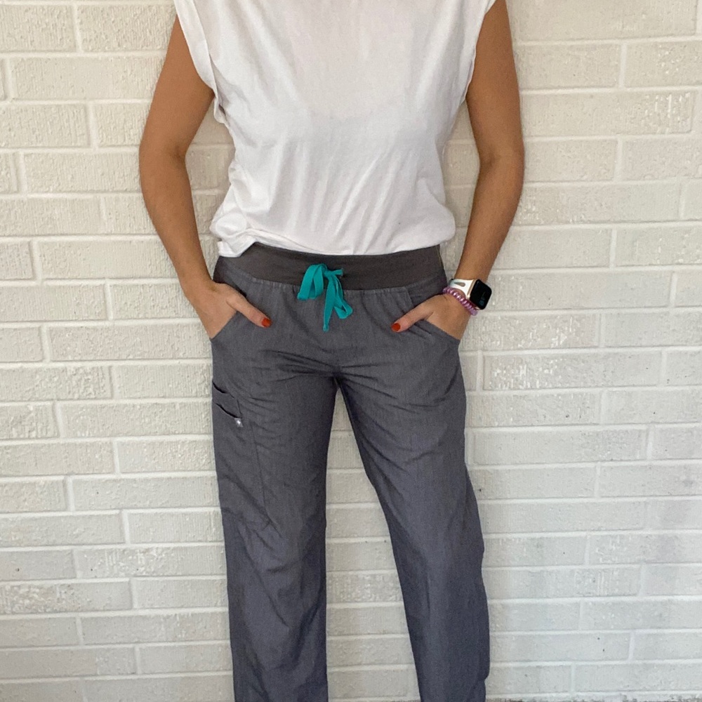 FIGS scrubs yoga waistband pants in graphite small petite